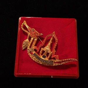 Dragon Boat Golden Pin